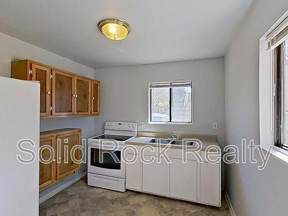 2nd image of 714 E 3rd St #2