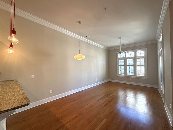 5th image of 2810 Selwyn Ave Unit 425