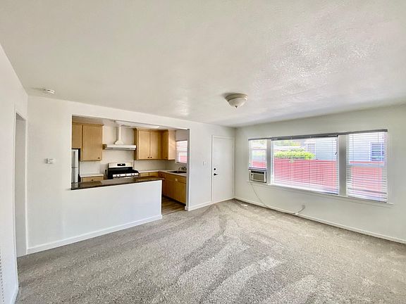 4th image of 702 Live Oak Ave APT B
