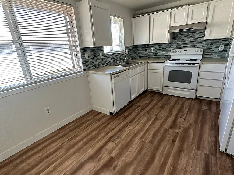 11111 NE 48th Cir #D — Photo 1