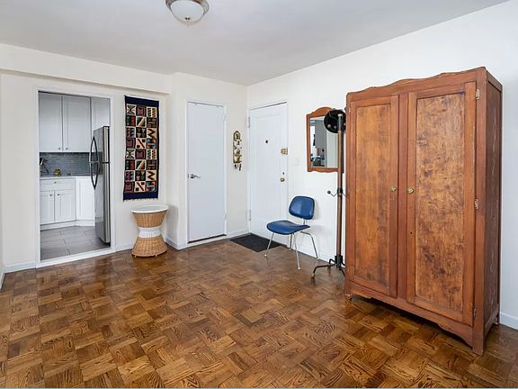 2nd image of 3299 Cambridge Ave APT 3F