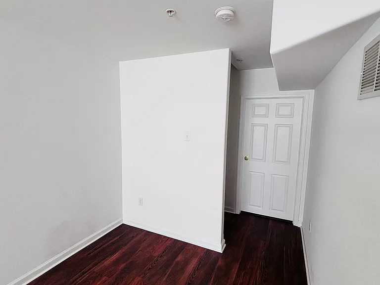 1011 King Way — Photo 32