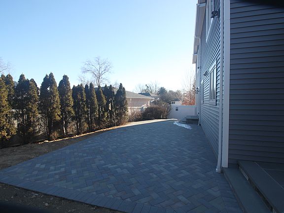 3rd image of 6 Tobie Ln