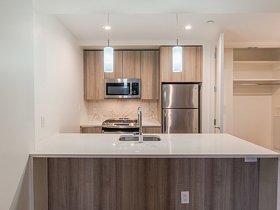 5th image of 15 Park Row APT 6H