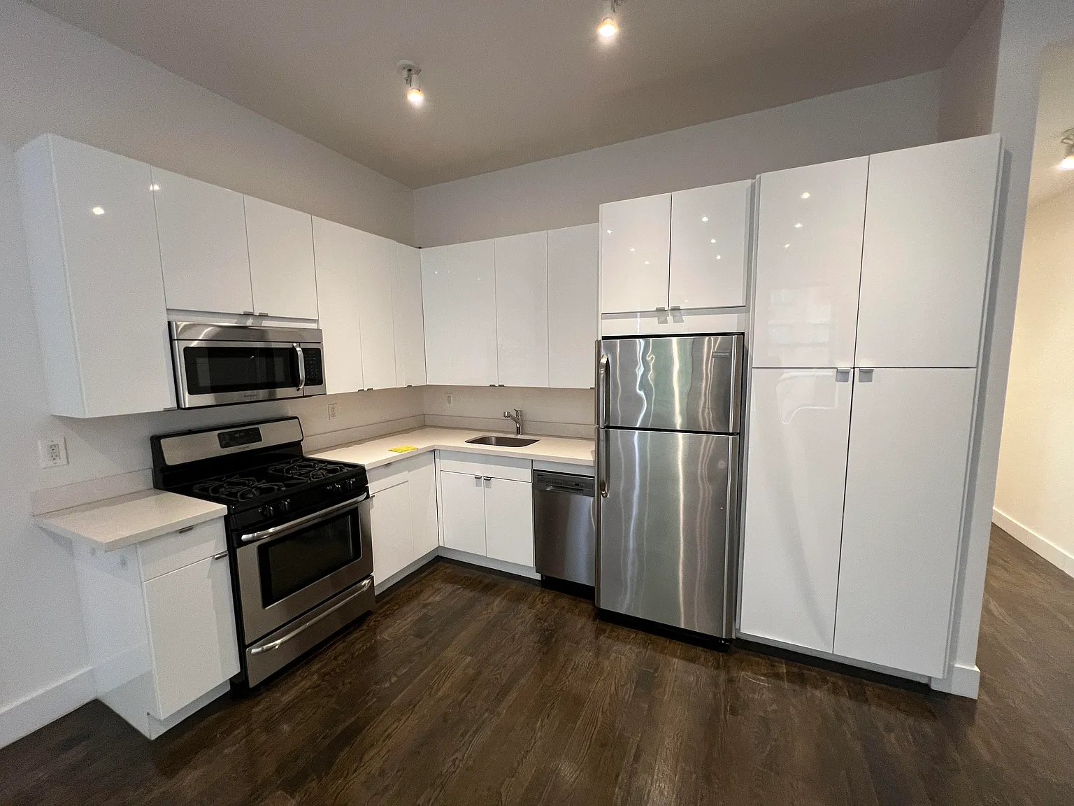 19 East 16th Street — Photo 3