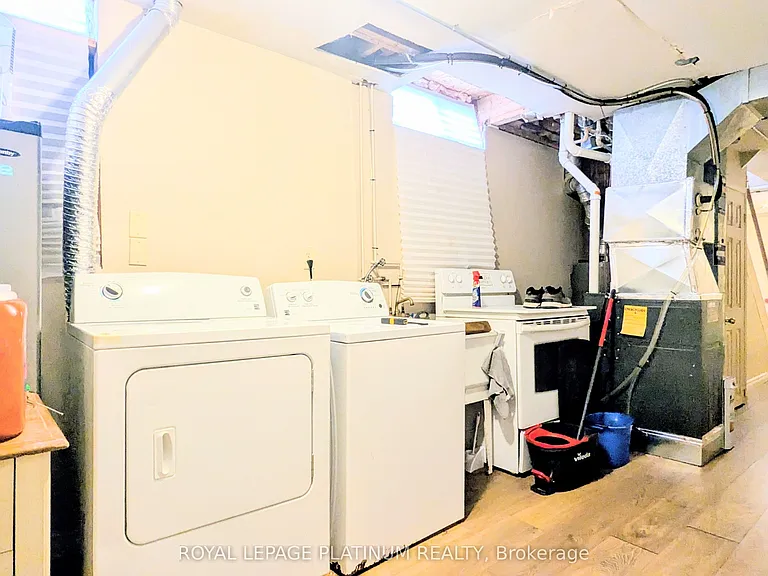 630 Pinerow Cres — Photo 29