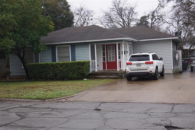 1st image of 115 Breezeway St