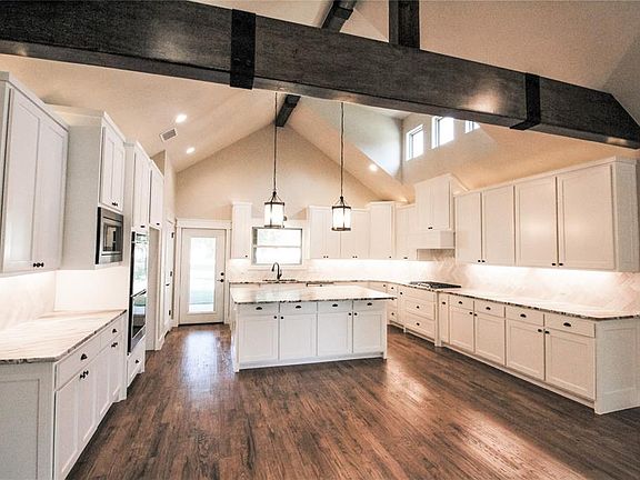 5th image of 843 Kiowa Dr E
