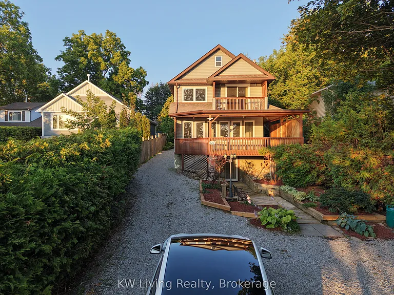 127 Lake Dr N — Photo 3
