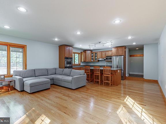 4th image of 506 River Rd