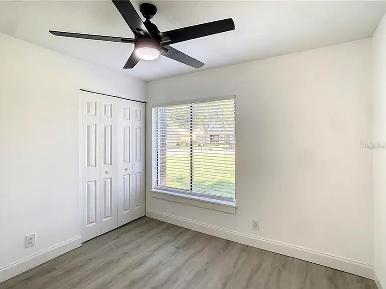 822 E Flag Ln — Photo 9