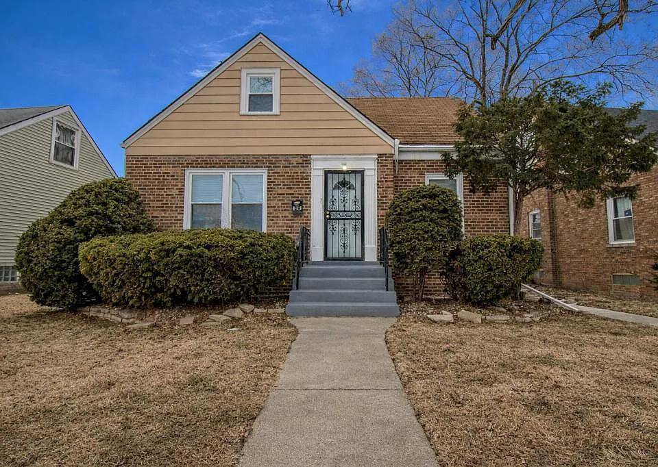 212 E 142nd Pl
