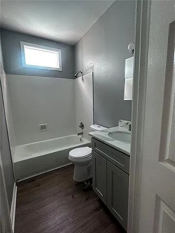 924 Washington Ave — Photo 3