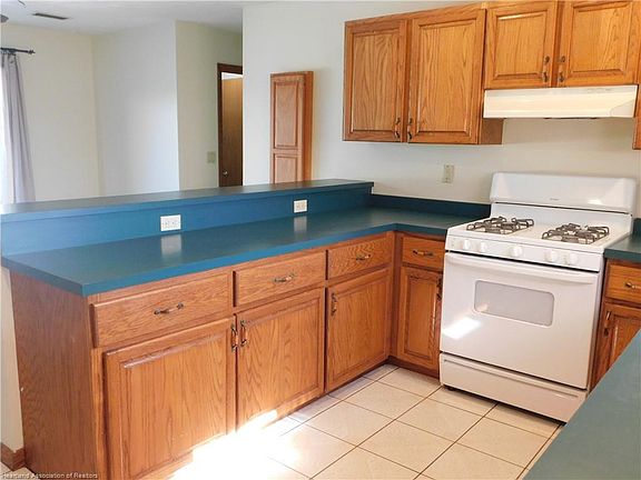 3rd image of 180 Park Land Dr