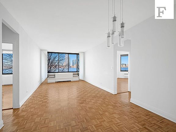 4th image of 380 Rector Pl APT 3R