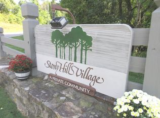 8 Walnut Ln #8, Brookfield, CT 06804