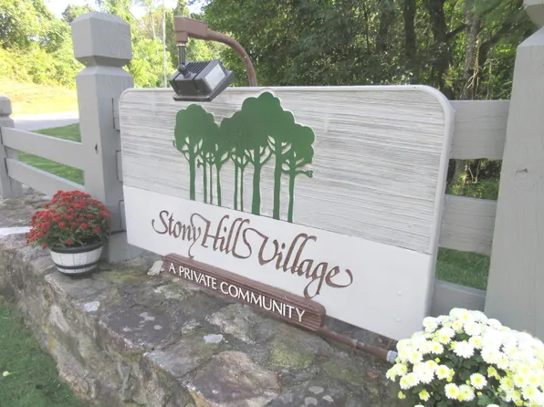 8 Walnut Lane #8, Brookfield, CT 06804