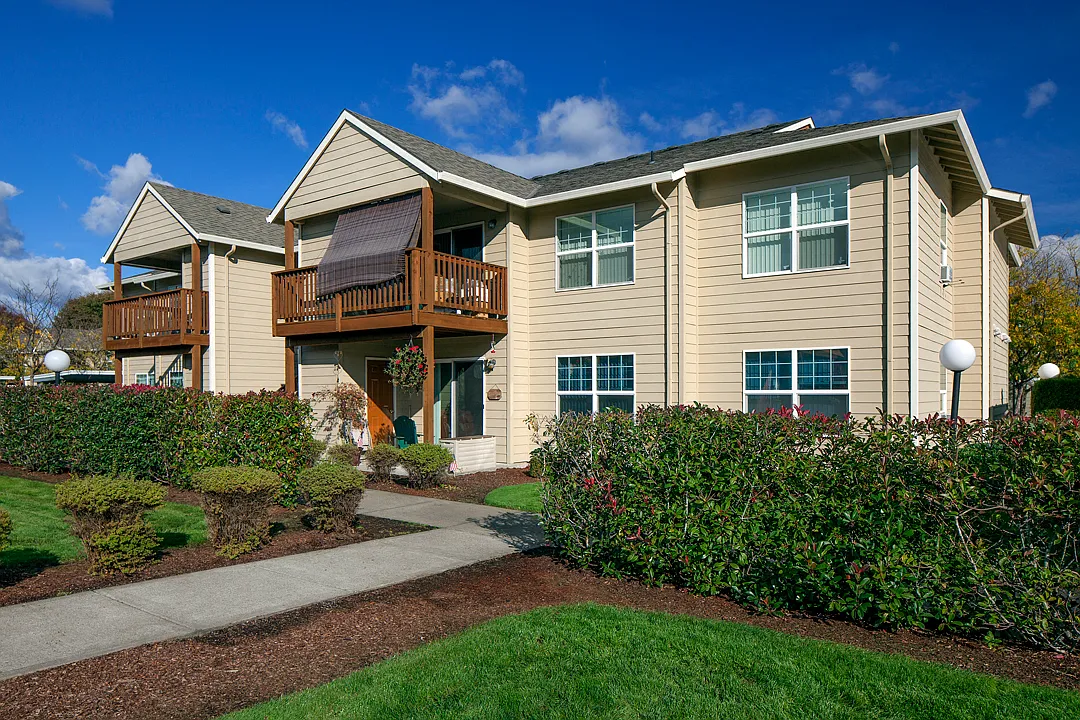 Suzann Plaza Apartments — Photo 2