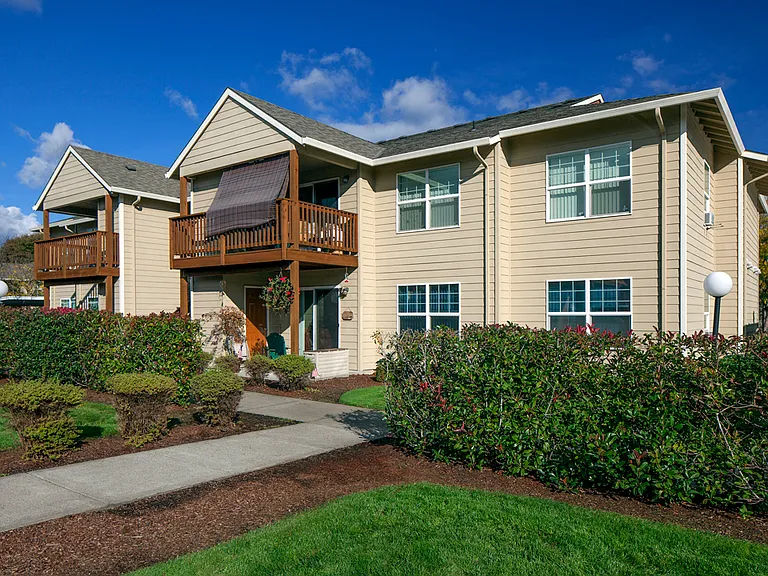 Suzann Plaza Apartments — Photo 2