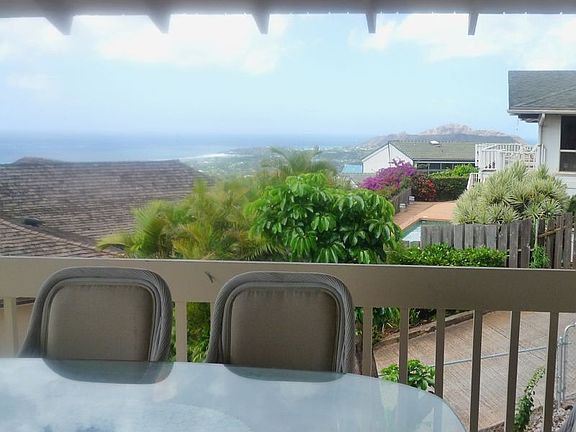 Large covered lanai.