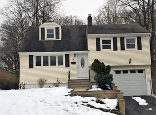 5 Birch Ln, Verona, NJ 07044