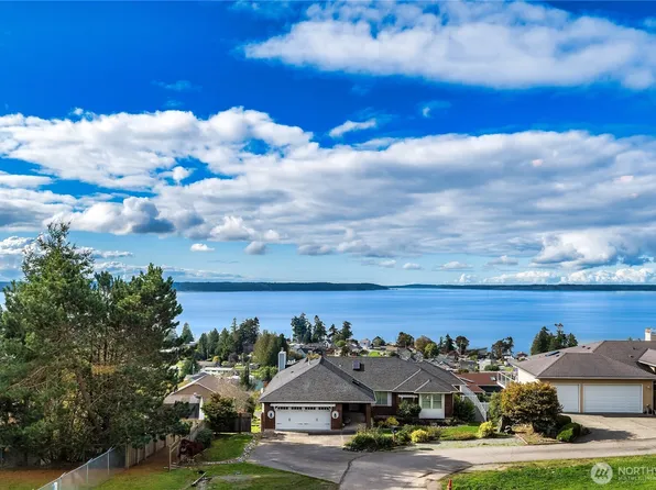 212 Grandview Ave, Camano Island, WA 98282