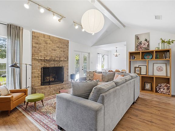 3rd image of 2907 Forestwood Dr
