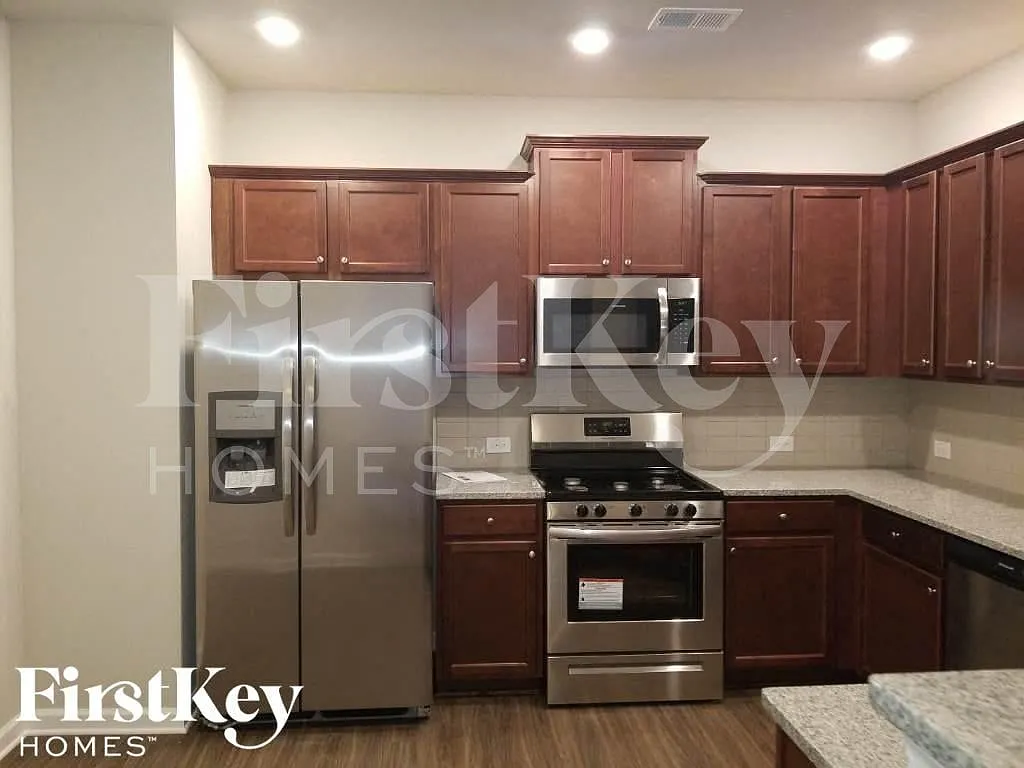 4 bed, 3.0 bath, 2311 sqft, $2,715 — Photo 4