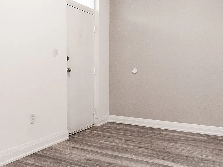 213 Jarvis St #4 — Photo 5