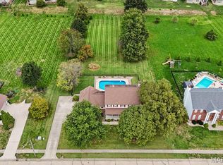 1895 Cedarwood Trl, Belleville, IL 62226