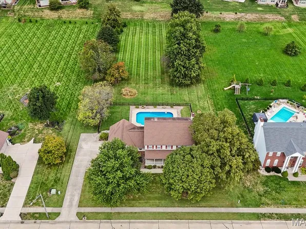 1895 Cedarwood Trl, Belleville, IL 62226