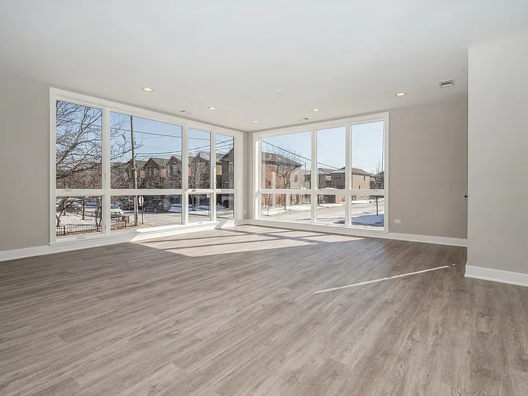 2904 S Hillock Ave #203 — Photo 2