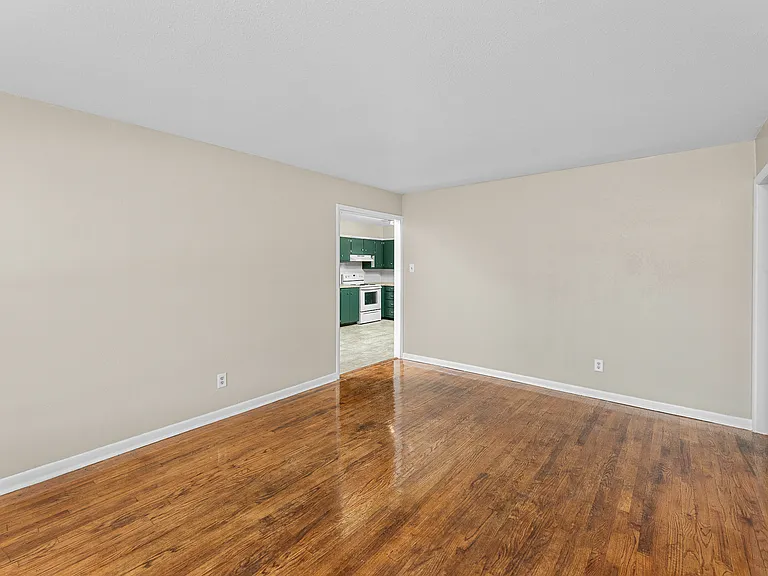 205 NW 40th St — Photo 5