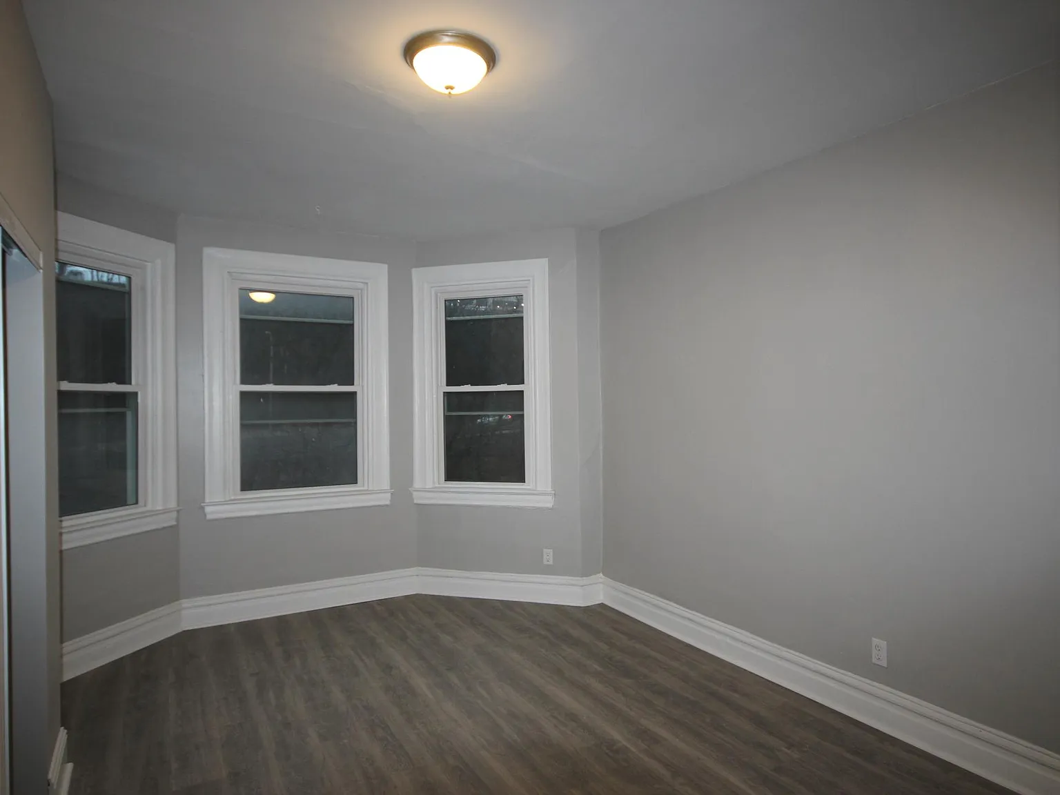 2841 Centre Ave — Photo 2