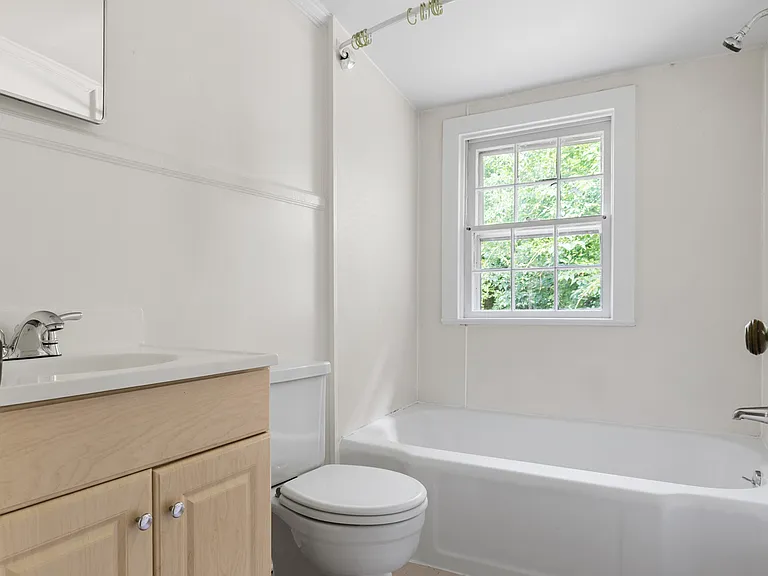 908B Iredell St #B — Photo 7