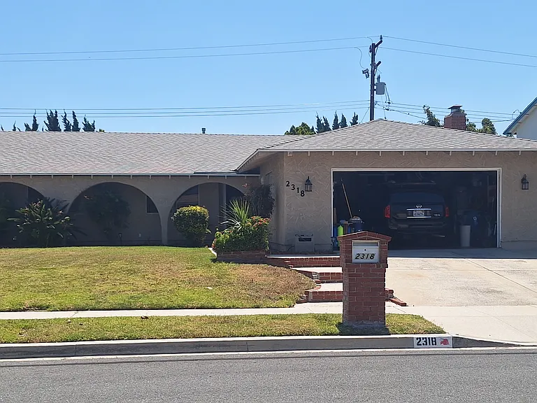 2318 N Medina Ave — Photo 1
