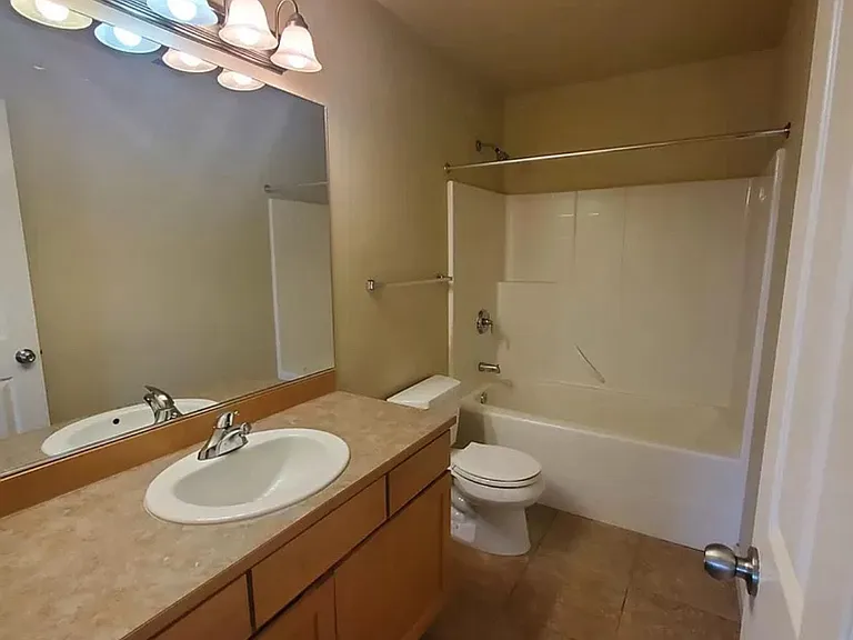 2400 N Ridgeview Ln #1 — Photo 7