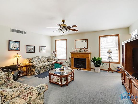 4th image of 28187 Blue Grass Dr