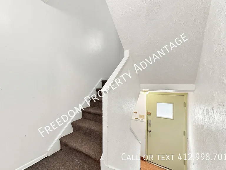 2523 Park Hill Dr — Photo 5