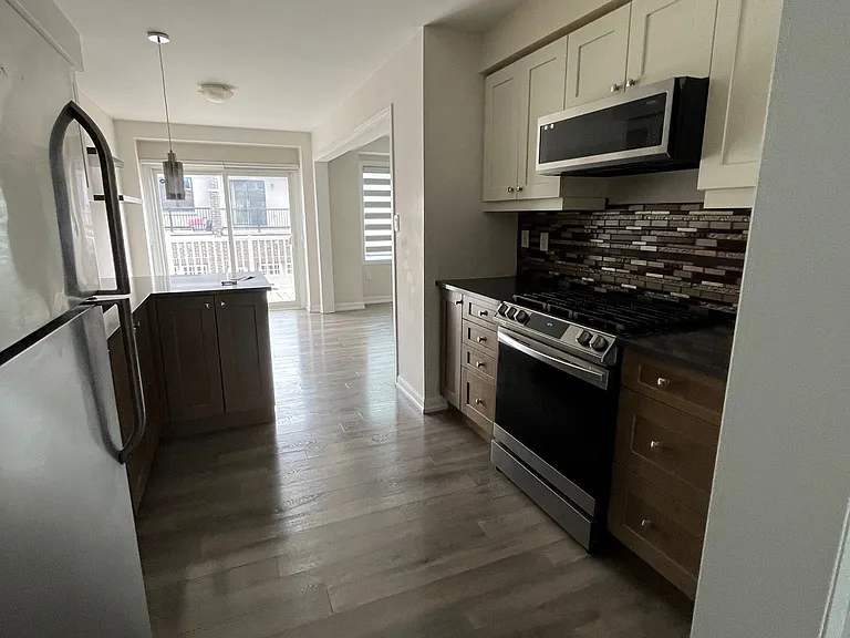 206 Ellen Davidson Dr — Photo 2