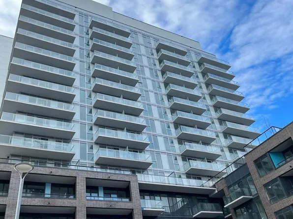 185 Deerfield Rd #114, Newmarket, ON L3Y 0G7