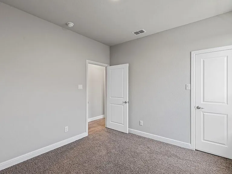 801 Chaplin Dr — Photo 8