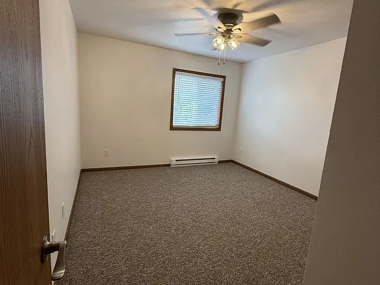 1516 Vogt Dr — Photo 17