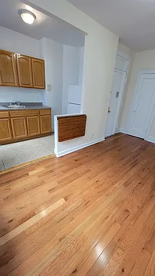 Rented by Avanguard Realty Corp | media 15