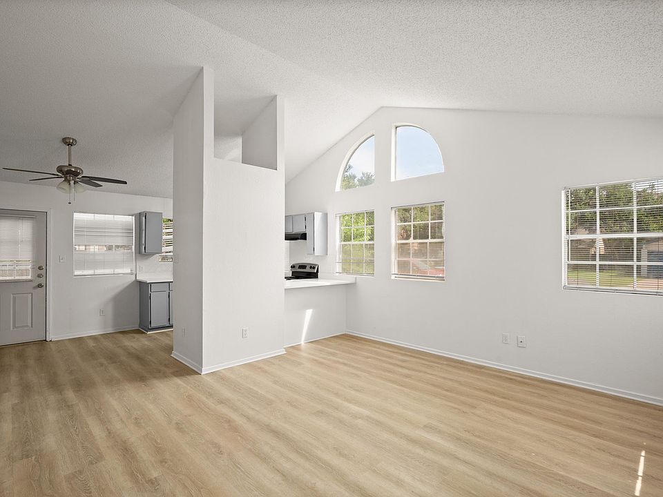 1st image of 8807 Pineridge Dr #B