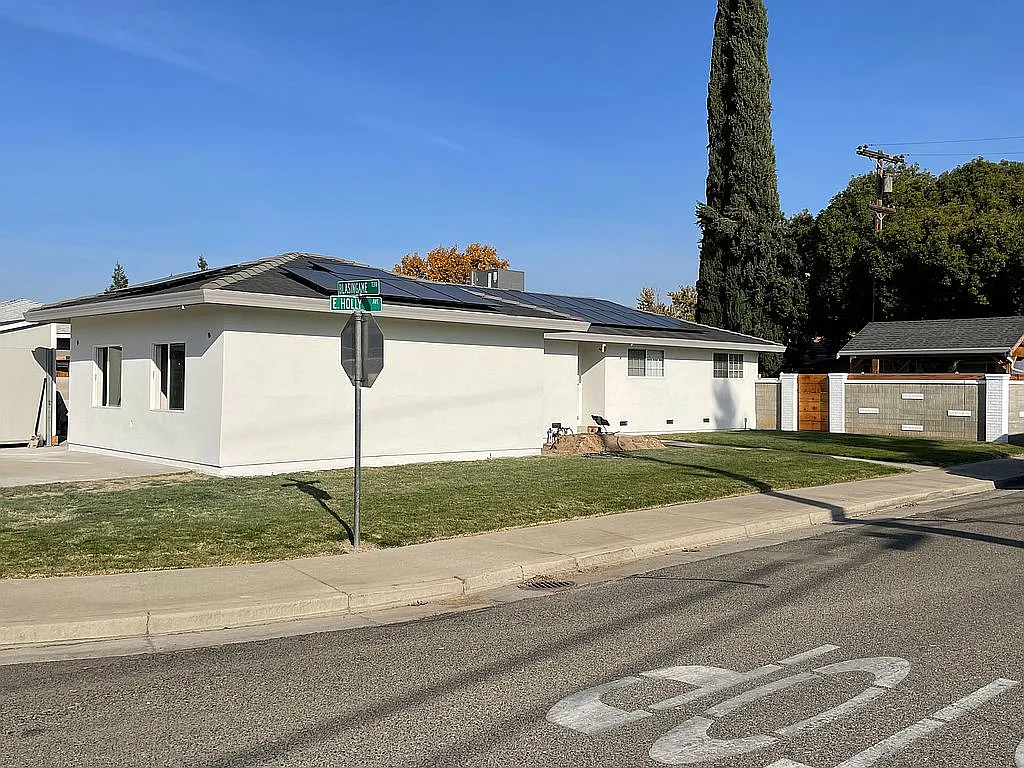 213 E Holly Ave photo 1