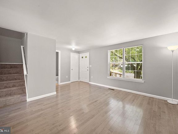 2nd image of 10 Redlin Ct