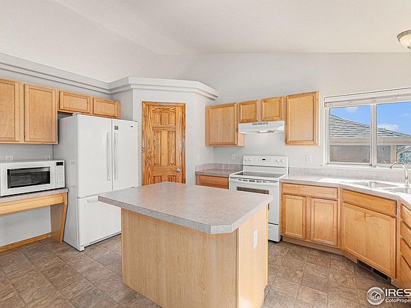4th image of 3872 Higgins St
