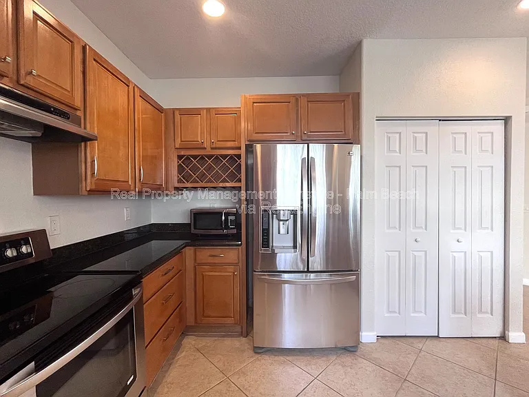6786 Aliso Ave — Photo 10