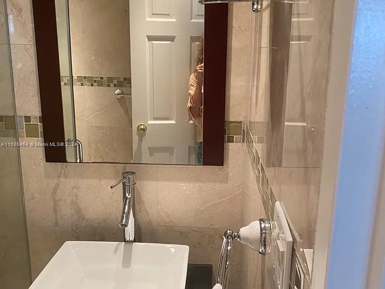 5401 Collins Ave #412 — Photo 7